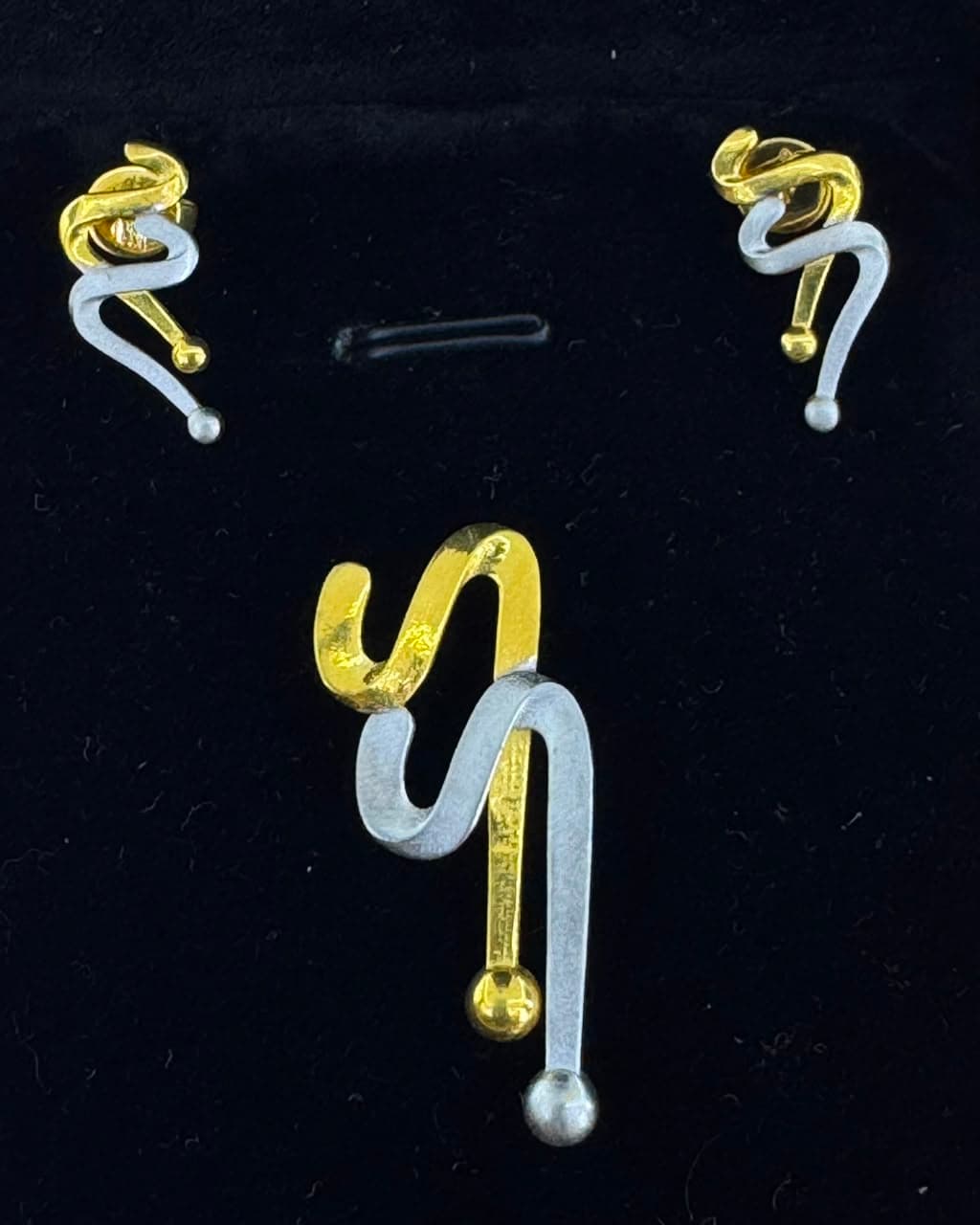 22K Abstract Dual‑Tone Elegance Set - 22K purity gold 6.40
