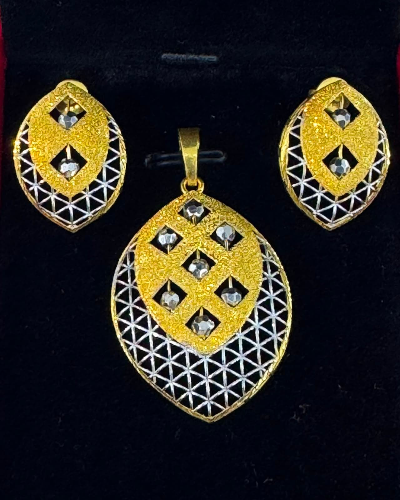 22K Diamond Lattice Elegance Set - 22K purity gold 11.38