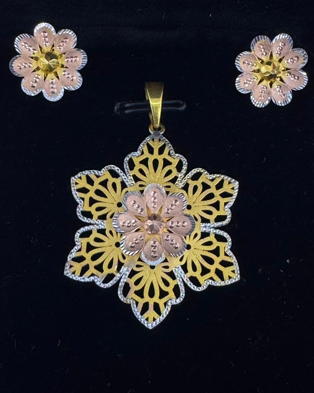 22K Floral Grace Circle Set - 22K purity gold 7.70