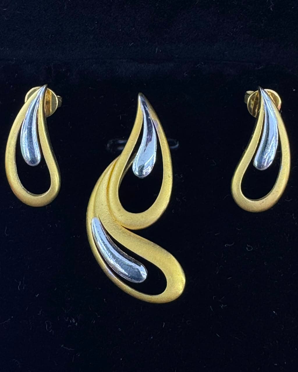 22K Fluid Elegance Dual‑Tone Set - 22K purity gold 7.35