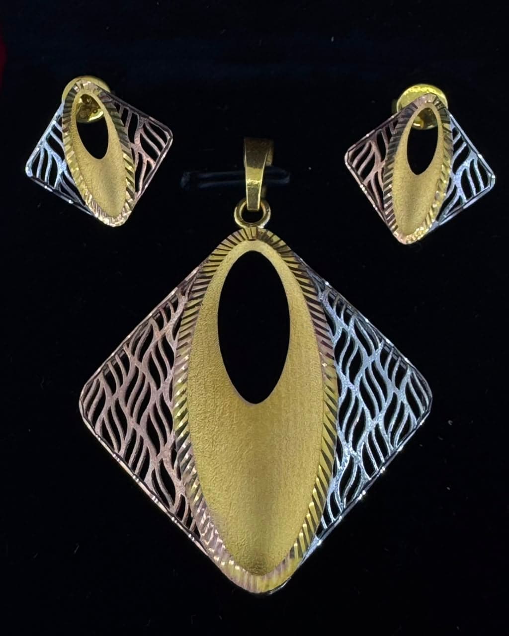22K Golden Mirage Geometric Set - 22K purity gold 8.52