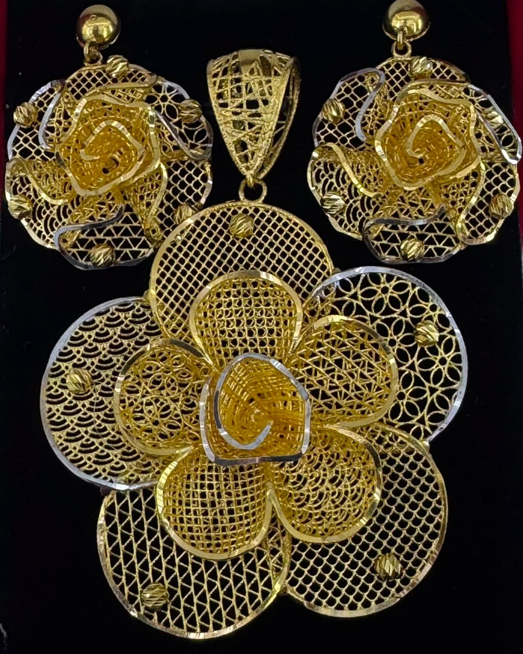 22K Grand Bloom Filigree Set - 22K purity gold 26.65
