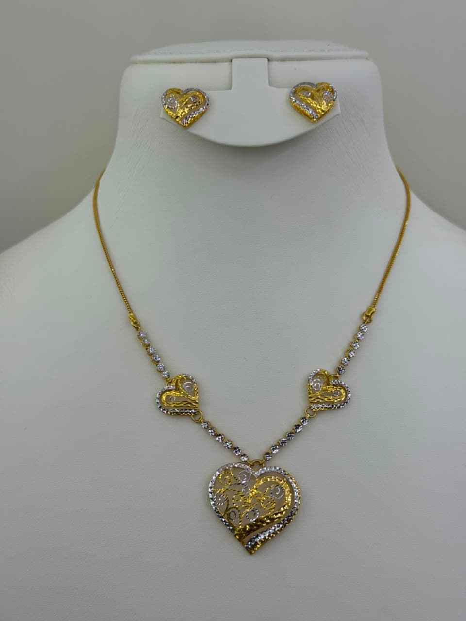 22K Heart of Elegance Set - 22K purity gold 16.02