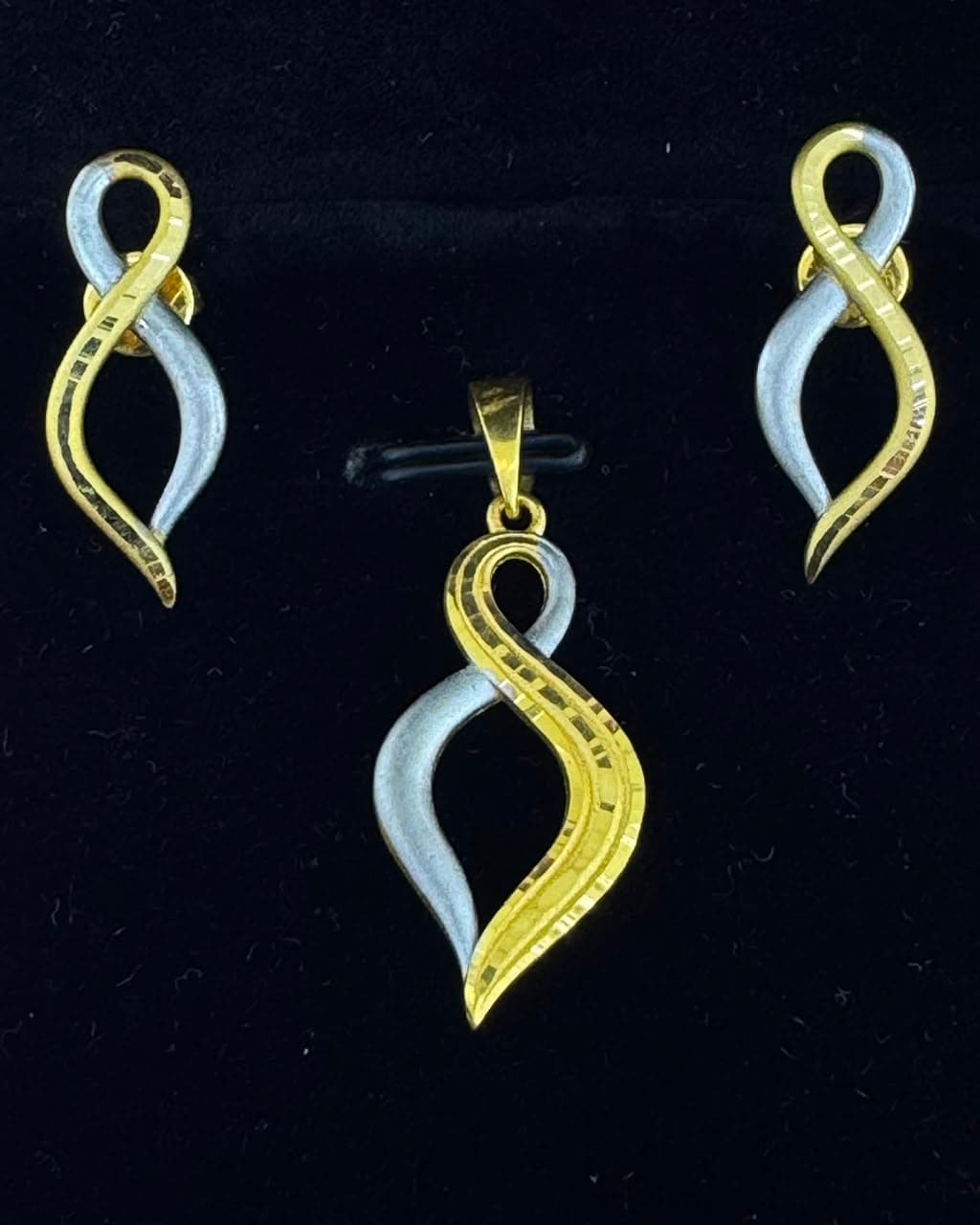22K Infinity Grace Dual‑Tone Set - 22K purity gold 7.78