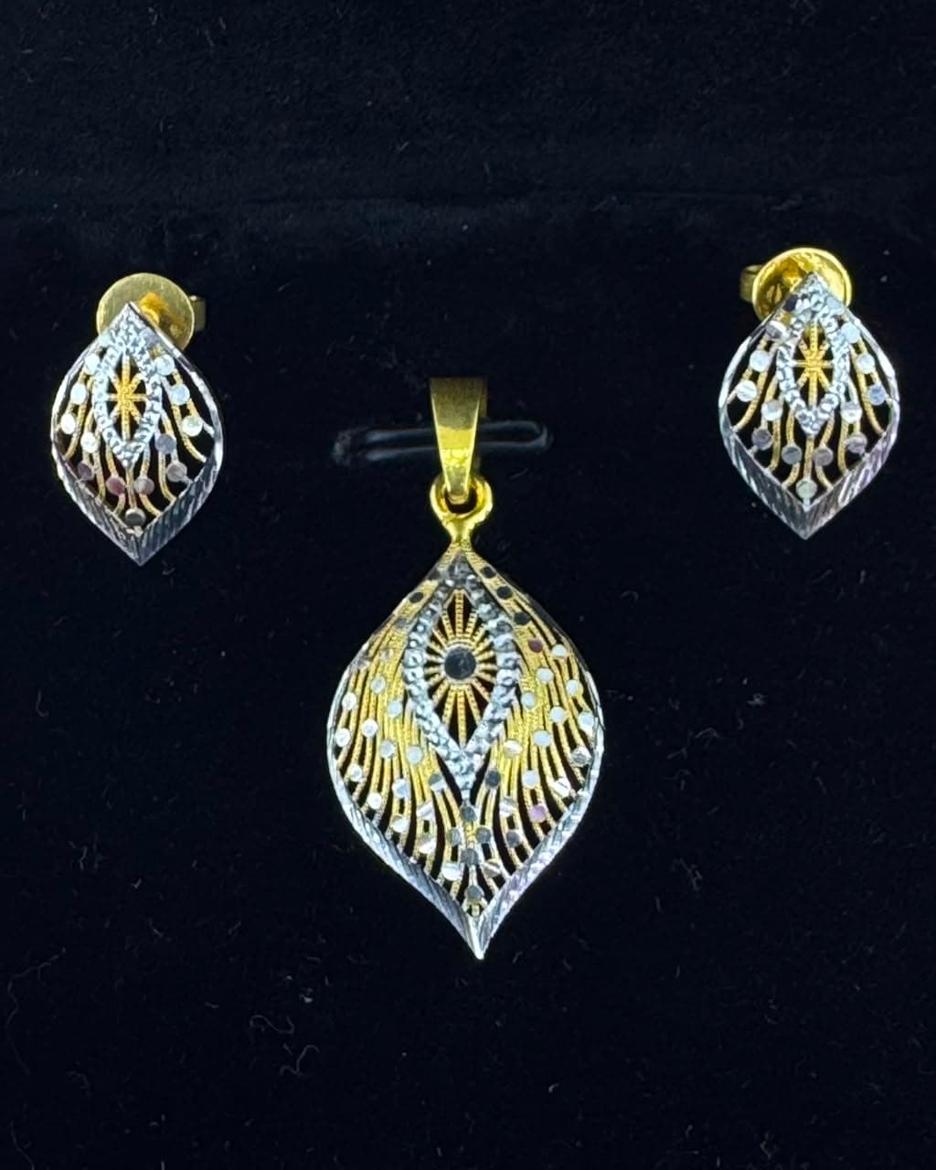 22K Leaf Radiance Filigree Set - 22K purity gold 4.40