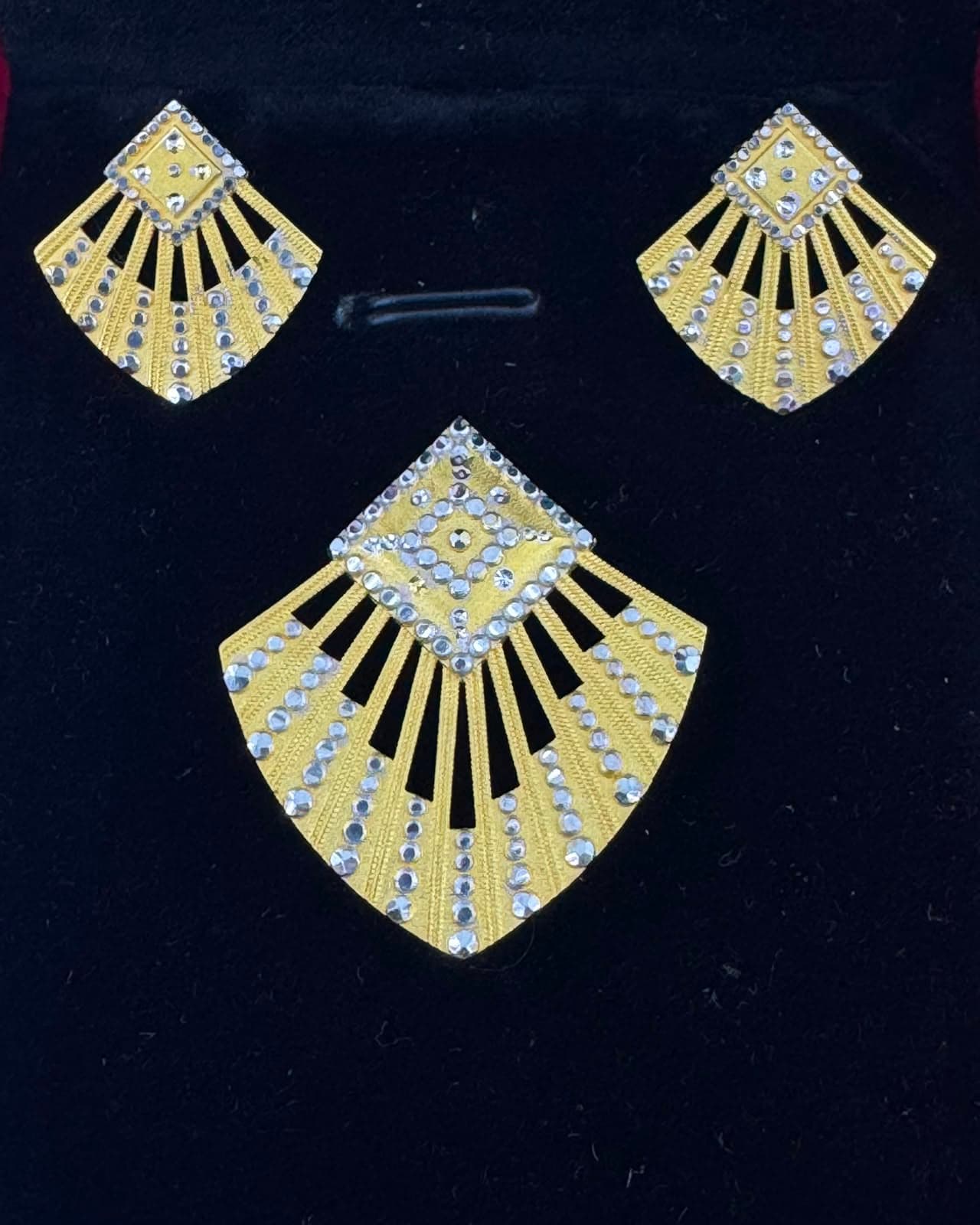 22K Radiant Fan Elegance Set - 22K purity gold 8.24