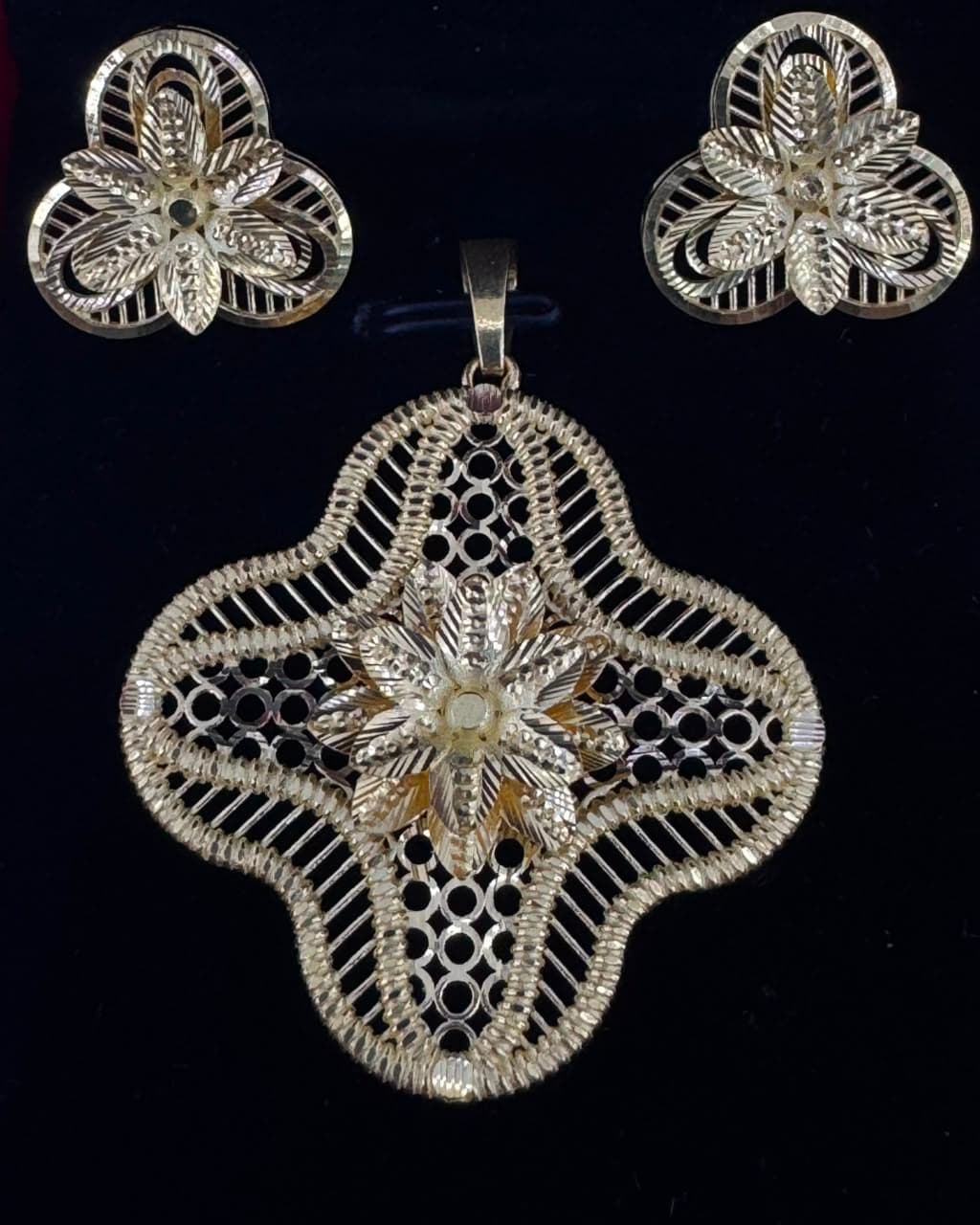 22K Regal Bloom Filigree Set - 22K purity gold 14.63