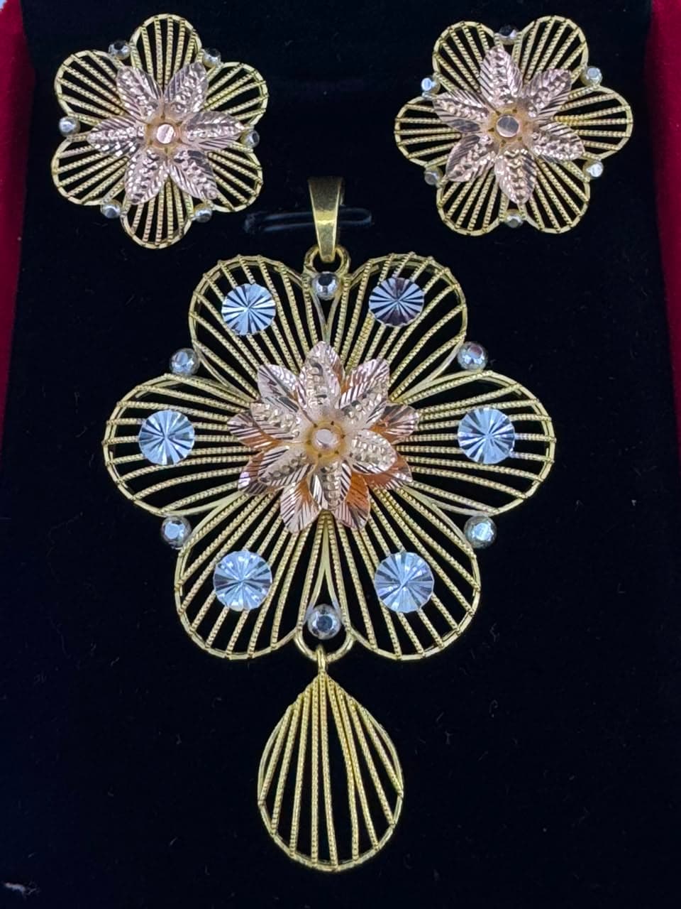 22K Royal Bloom Filigree Set - 22K purity gold 16.94