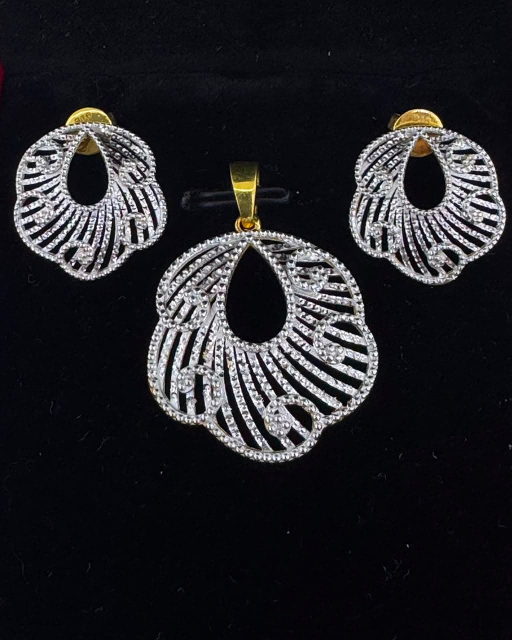 22K Teardrop Radiance Filigree Set - 22K purity gold 8.92