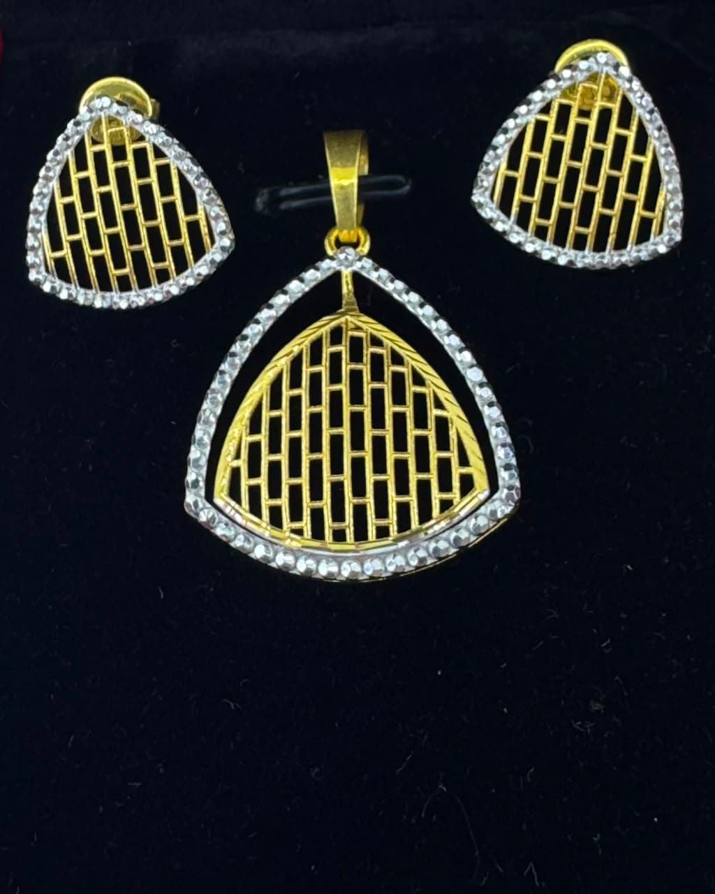 22K Triangular Radiance Lattice Set - 22K purity gold 7.68