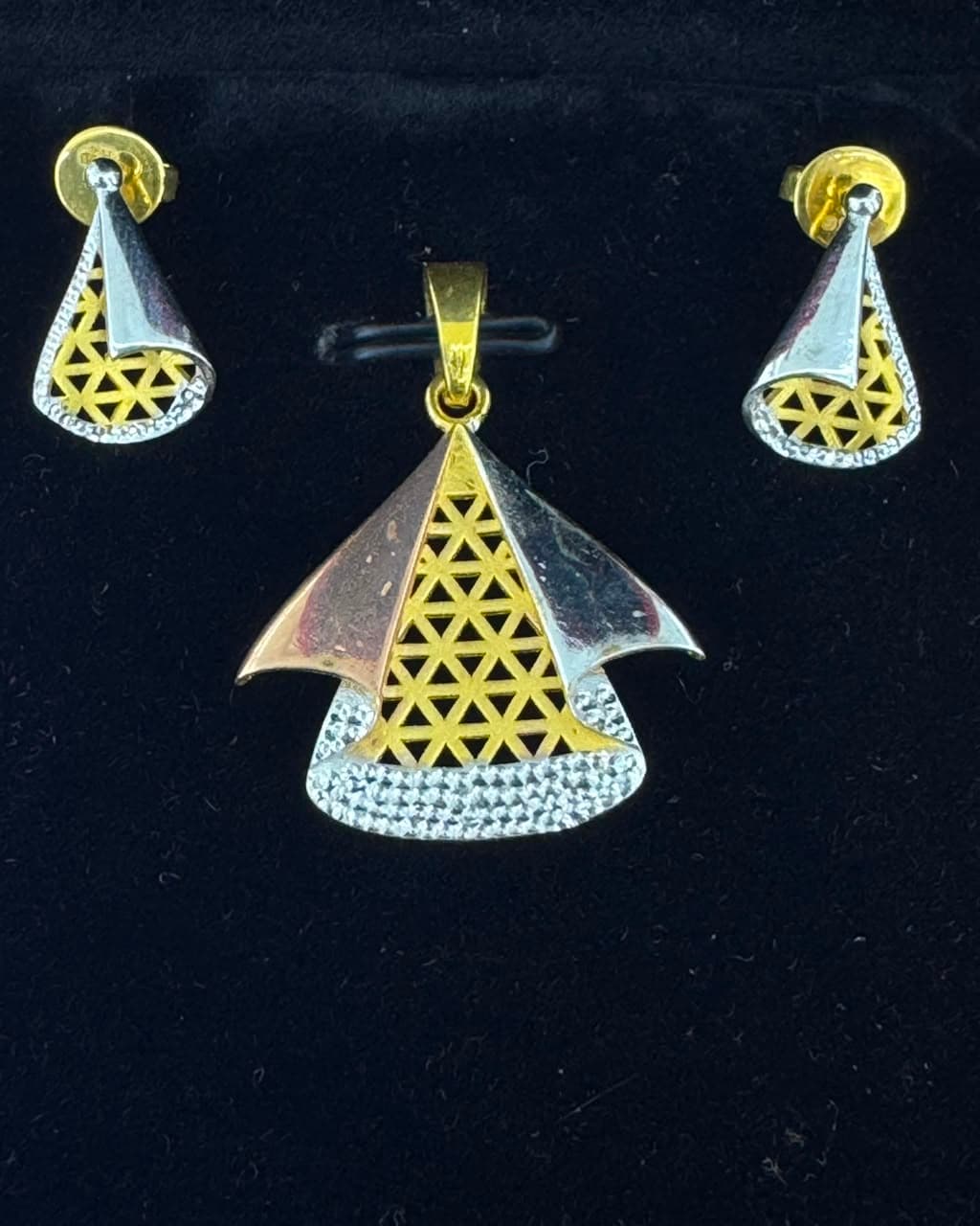 22K Tri‑Aura Geometric Elegance Set - 22K purity gold 7.27