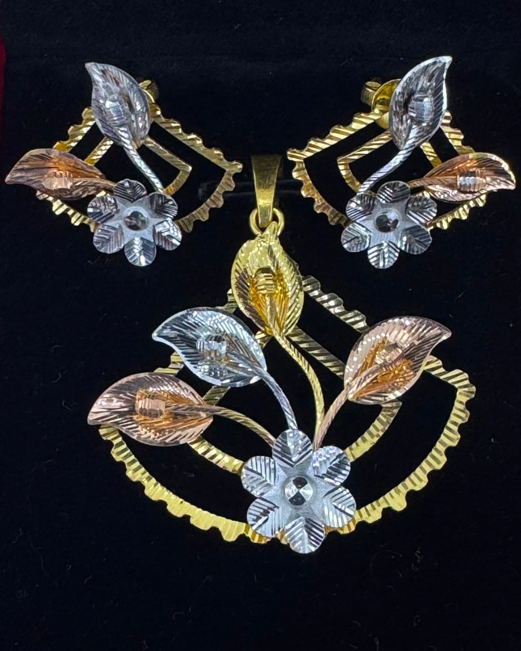 22K Tricolor Floral Elegance Set - 22K purity gold 12.07