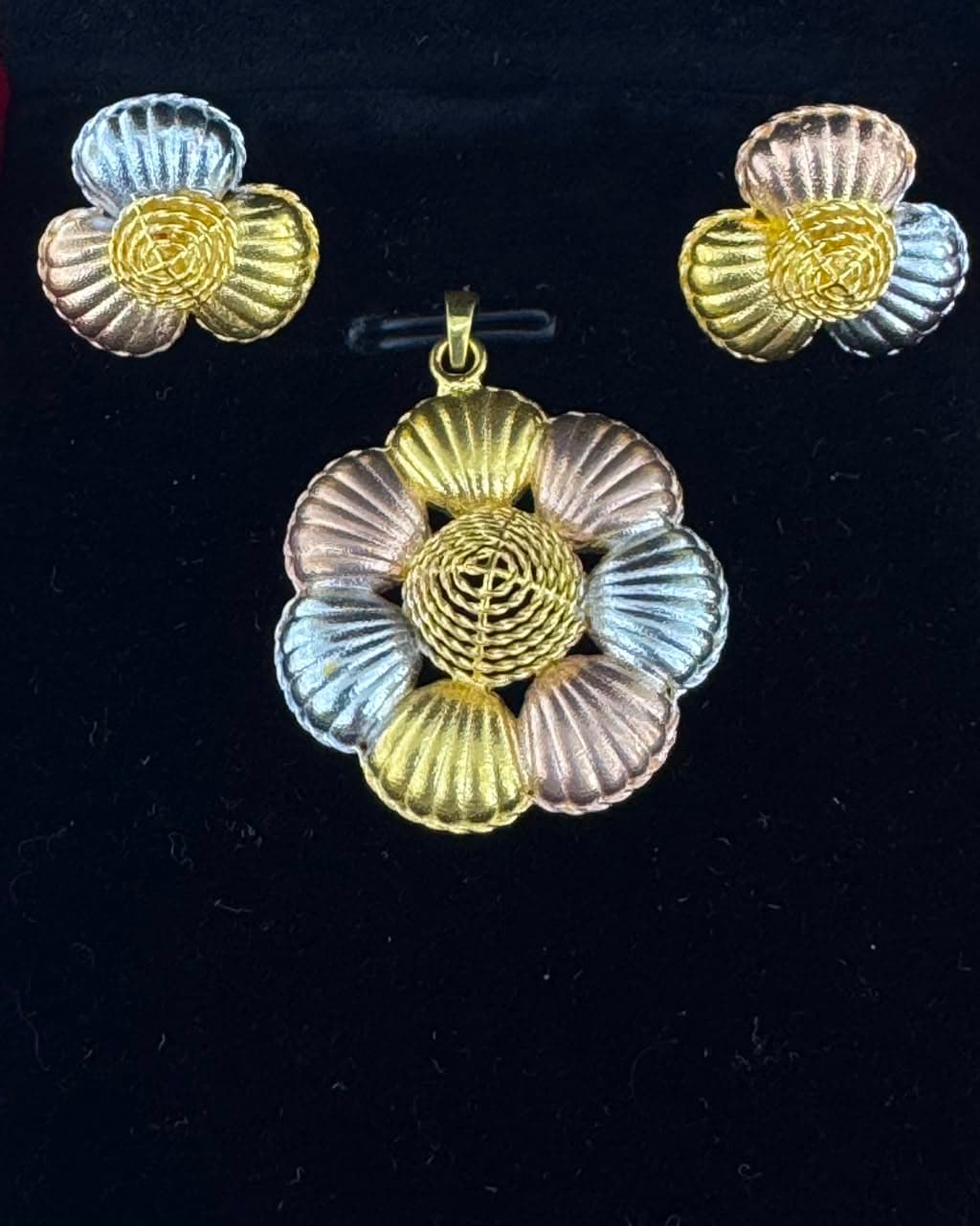 22K Tricolor Petal Harmony Set - 22K purity gold 9.97