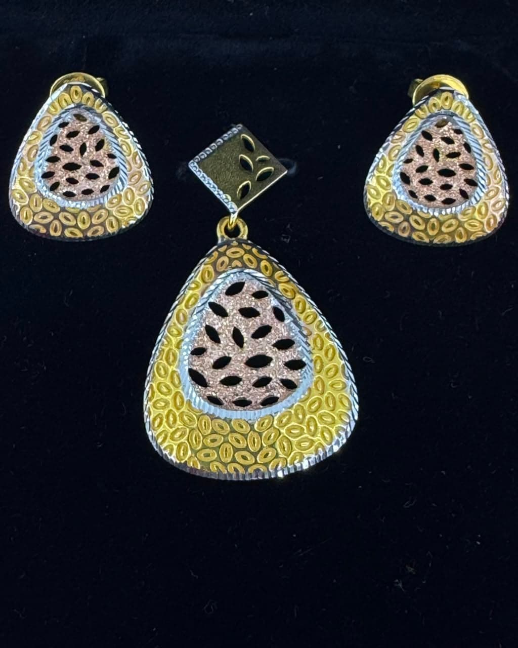 22K Tricolor Petal Lattice Set - 22K purity gold 8.50