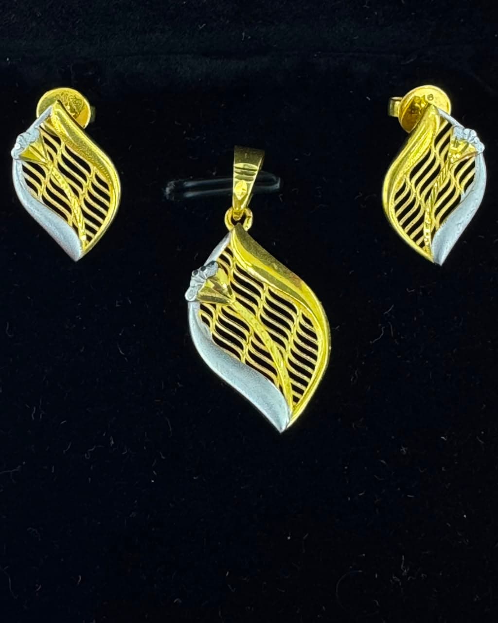 22K Waveleaf Harmony Set - 22K purity gold 6.44